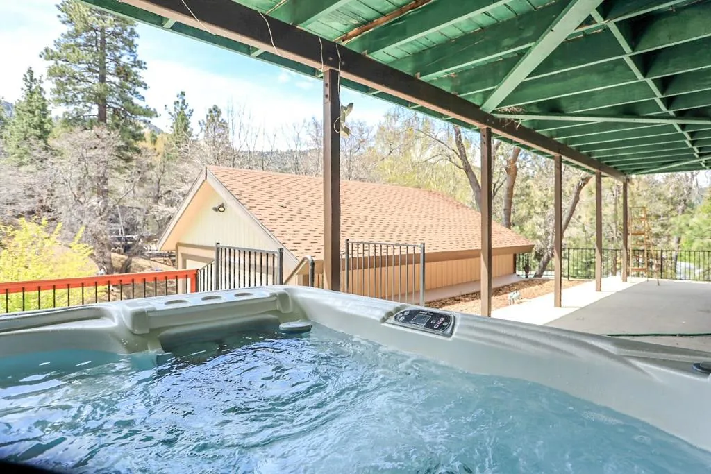 024_Hot Tub