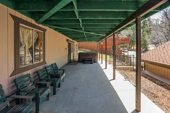 025_Lower Level Covered Patio