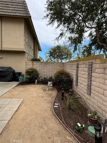 Ideal additional yard space, create your own oasis and dreams.