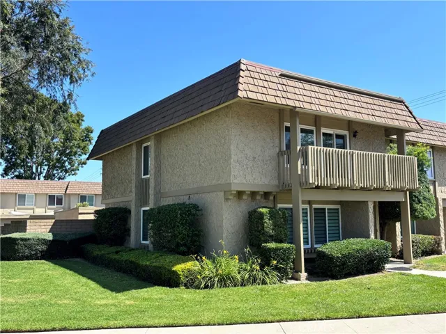 Fantastic end unit location providing added natural light and enjoyable greenbelt views.