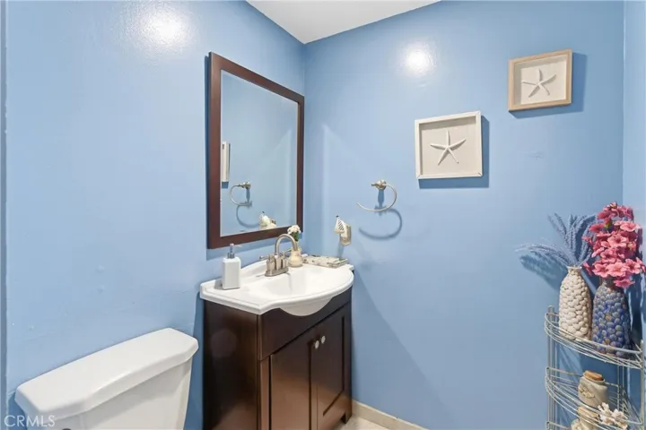 Downstairs 1/2 bath