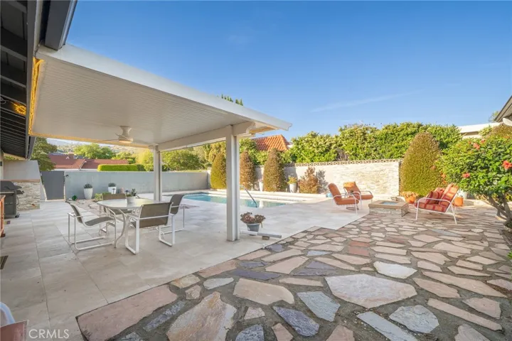 2128 N Villa Maria Road, Claremont, California 91711