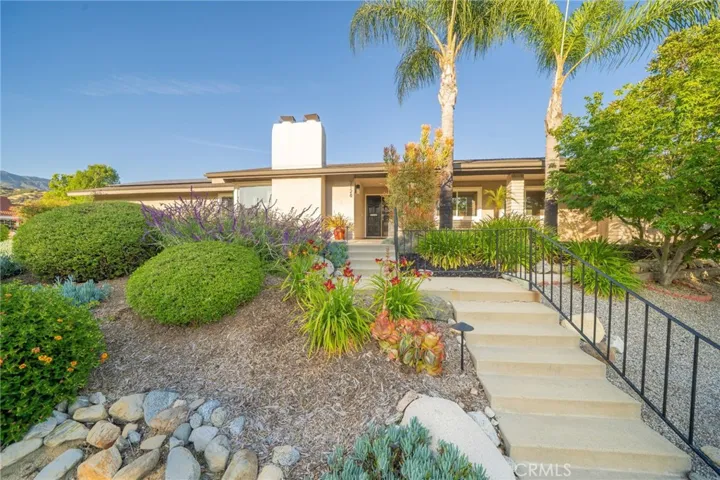 2128 N Villa Maria Road, Claremont, California 91711