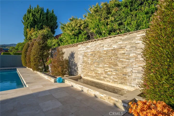 2128 N Villa Maria Road, Claremont, California 91711