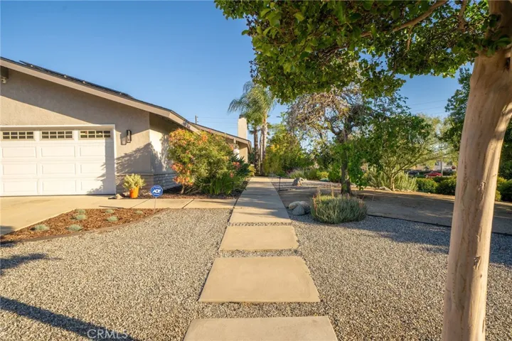2128 N Villa Maria Road, Claremont, California 91711