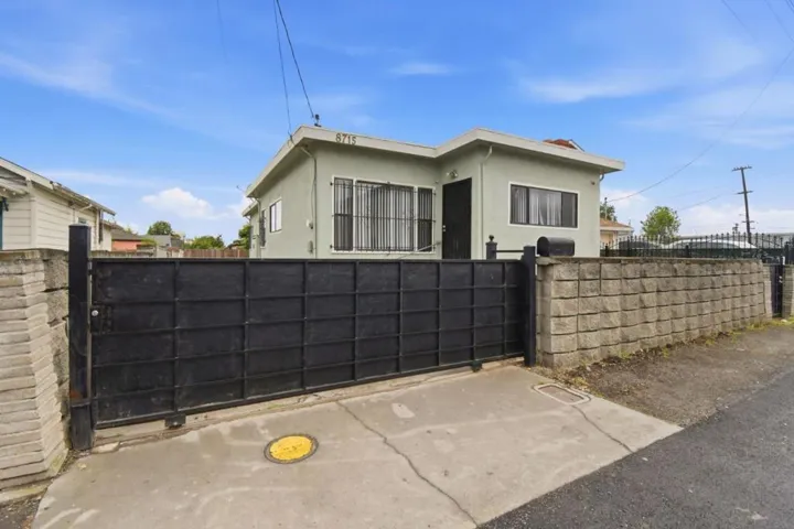 8715 E Street, Oakland, California 94621