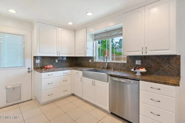 011-033-Kitchen-1500x1000