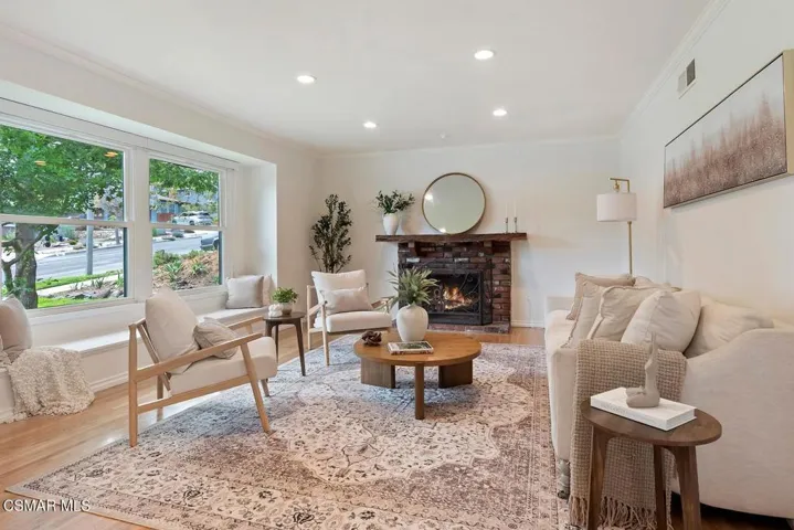 004-005-Living Room-1500x1000 - Copy