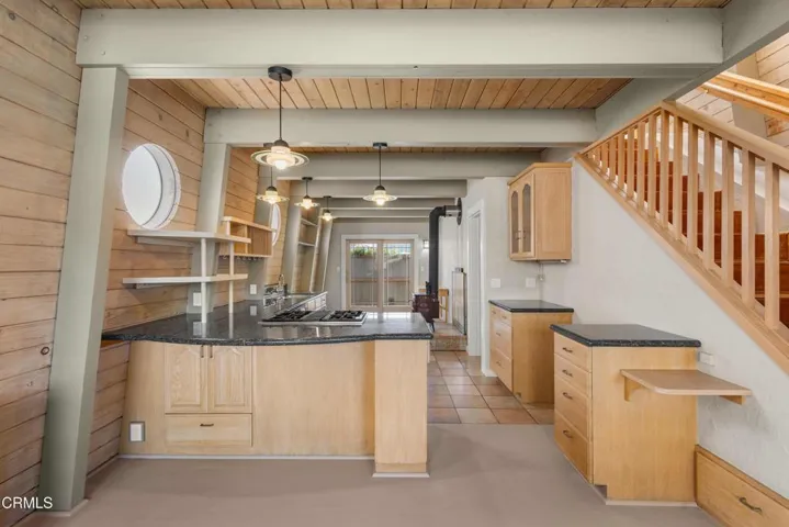 Kitchen with Breakfast Bar
