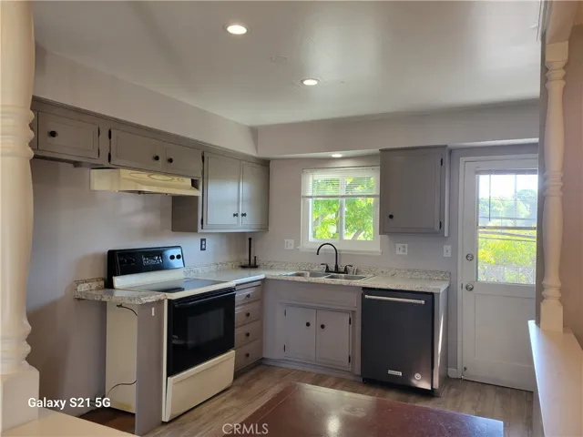 Huge chefs kitchen