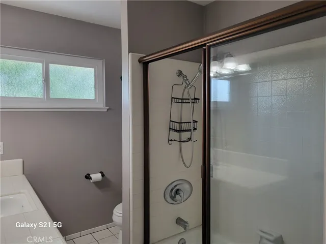enclosed tub and shower