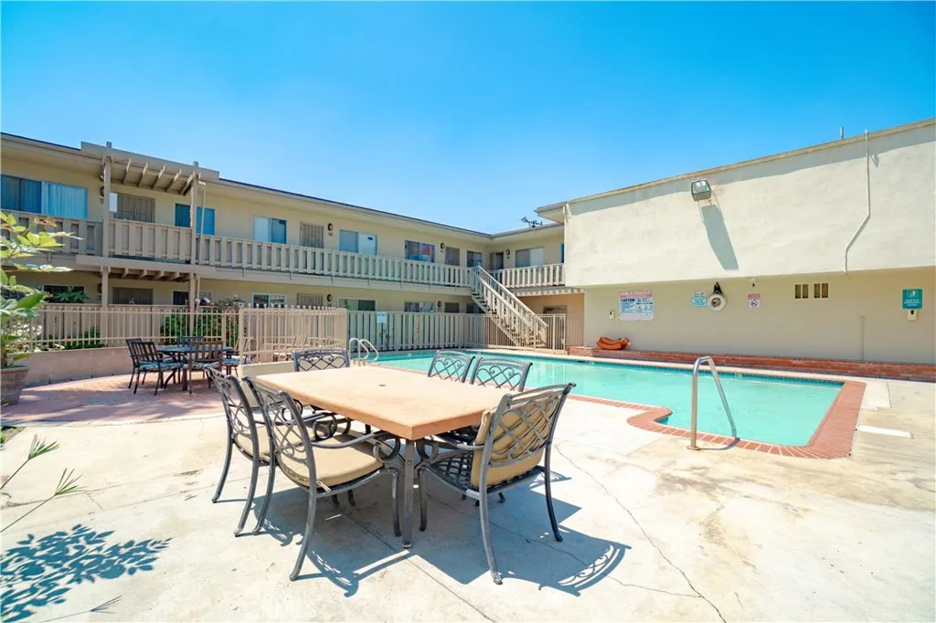 Courtyard & Outdoor Seating