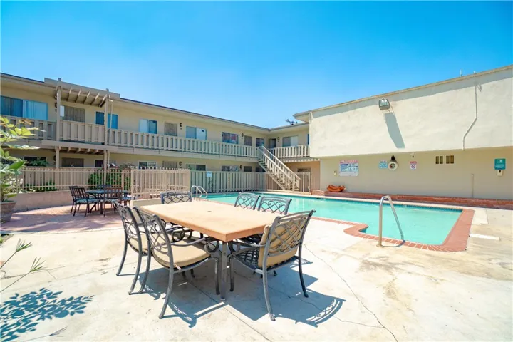 Courtyard & Outdoor Seating