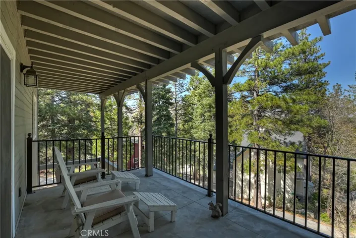 Bottom deck