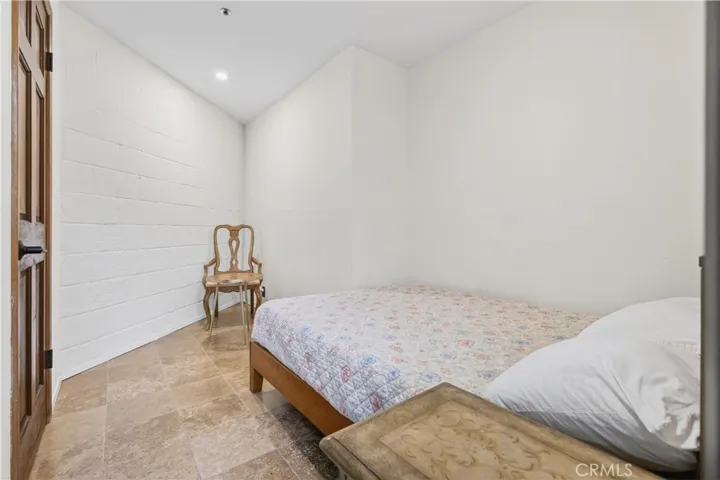 Bedroom #6 - outdoor studio