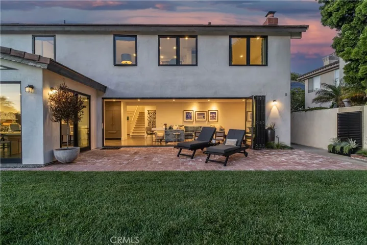 6722 Gate Hill, Huntington Beach, California 92648