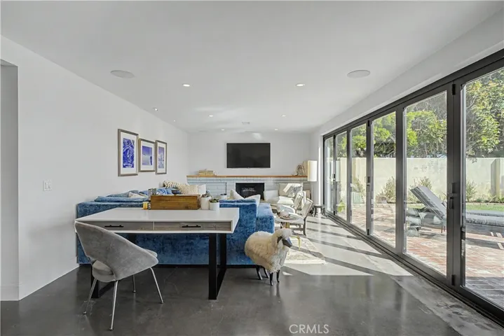 6722 Gate Hill, Huntington Beach, California 92648