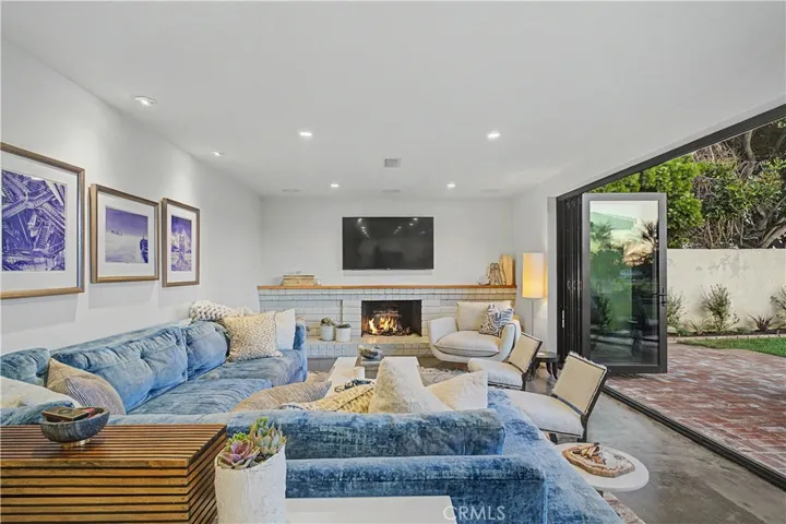 6722 Gate Hill, Huntington Beach, California 92648