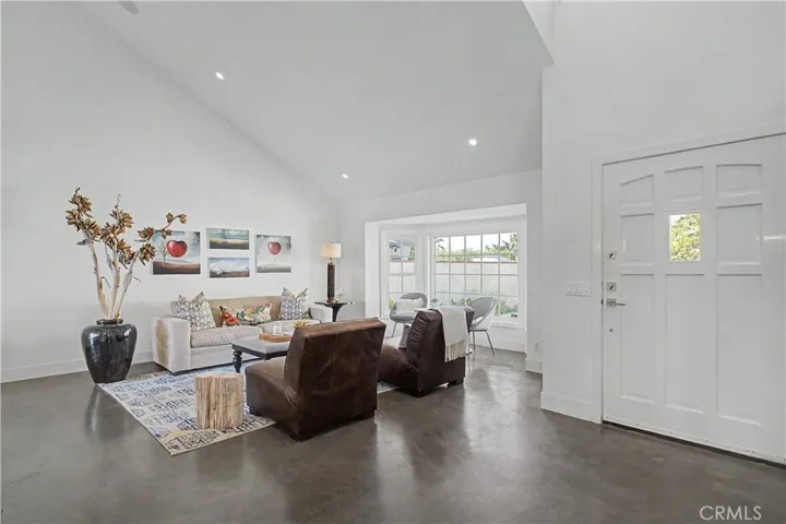 6722 Gate Hill, Huntington Beach, California 92648