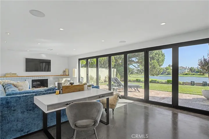 6722 Gate Hill, Huntington Beach, California 92648