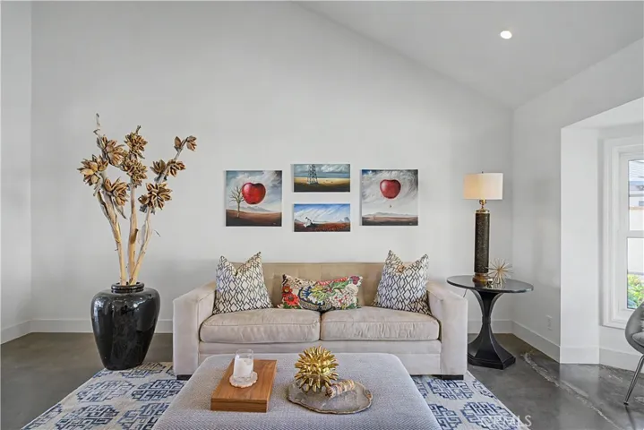 6722 Gate Hill, Huntington Beach, California 92648