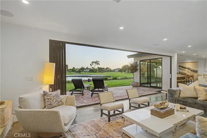 6722 Gate Hill, Huntington Beach, California 92648