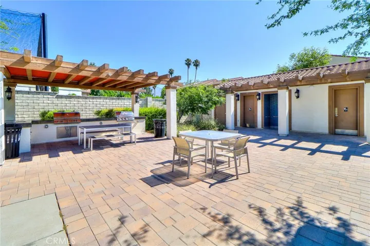 Community BBQ, Outdoor Shower and Bathrooms