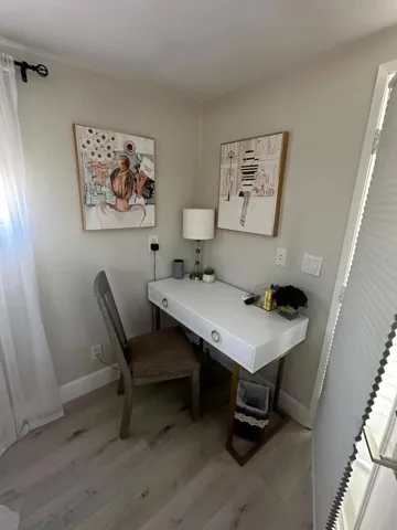 Desk2
