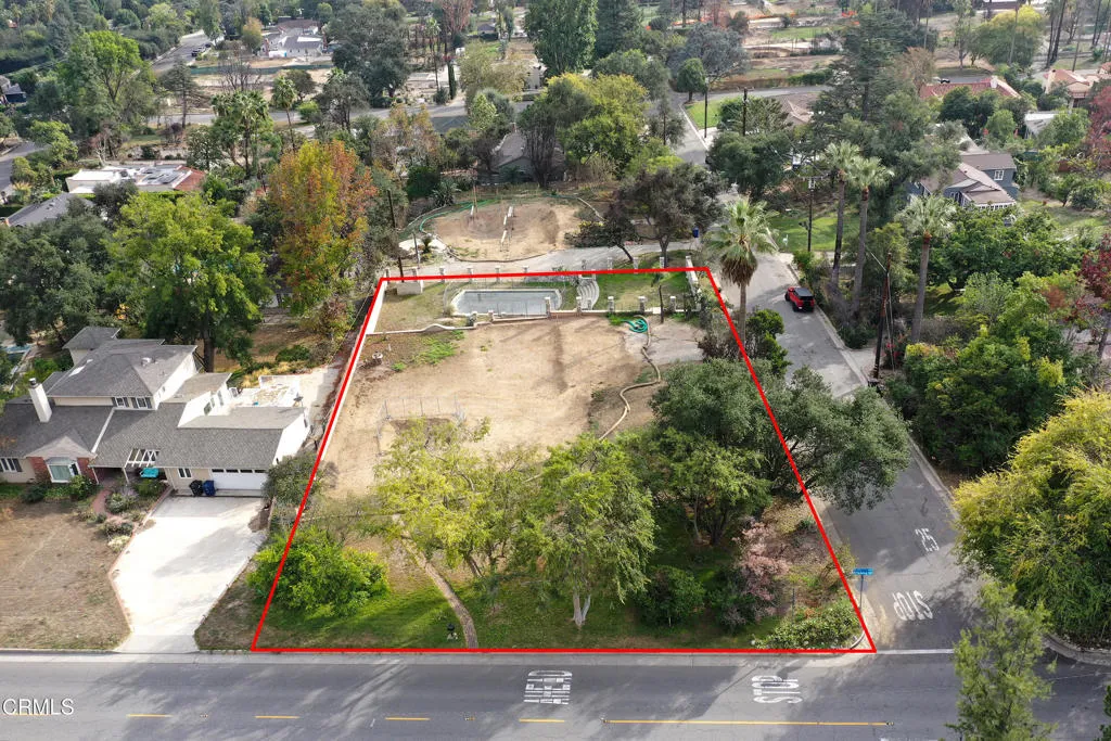 1808 E Altadena Dr