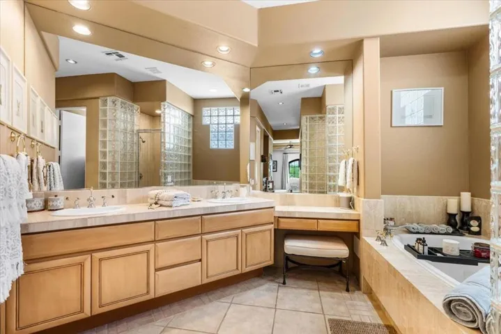 14-78760 Cabrillo Way-12