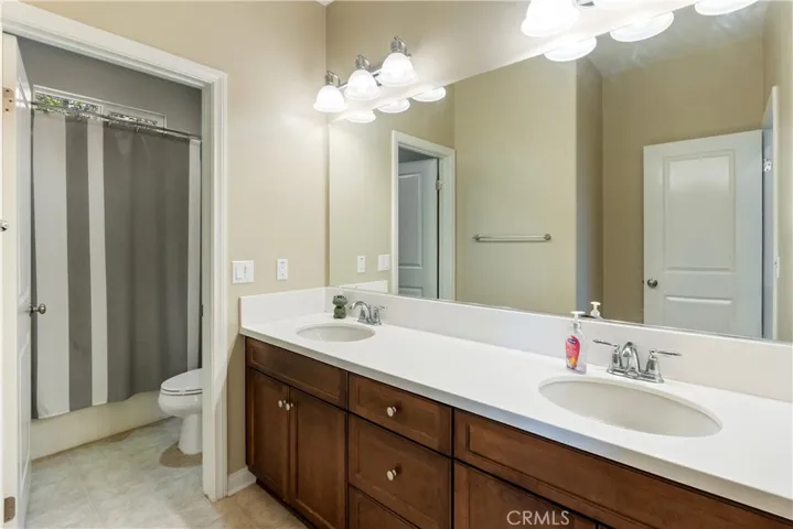 Upstairs secondary bathroom