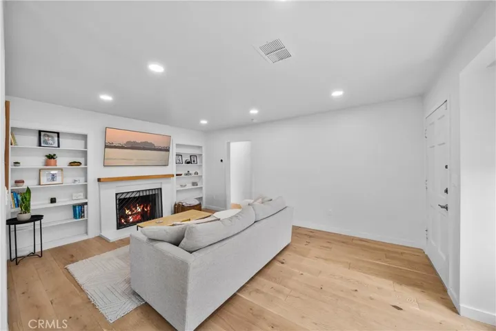 1006 E Ridgewood St, Long Beach, California 90807