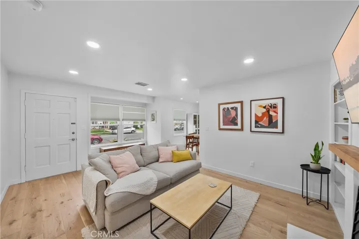 1006 E Ridgewood St, Long Beach, California 90807