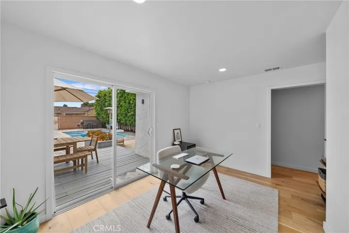 1006 E Ridgewood St, Long Beach, California 90807