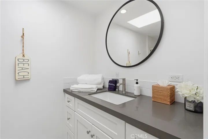 Unit D: Bathroon sink