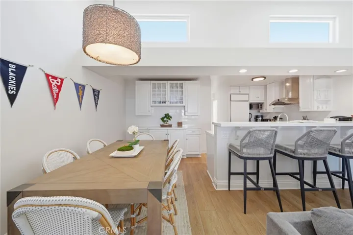 Unit A: Dining area with local surfspot flags