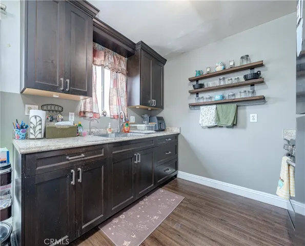 10921 Walnut, Los Alamitos, California 90720