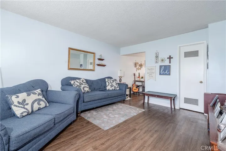 10921 Walnut, Los Alamitos, California 90720