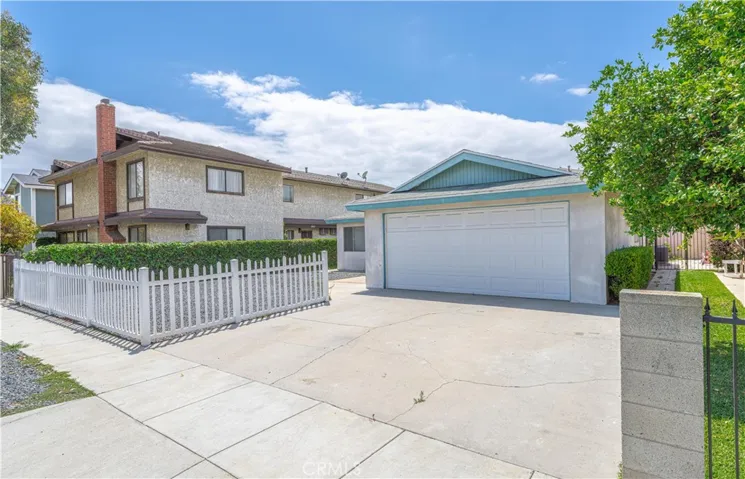 10921 Walnut, Los Alamitos, California 90720