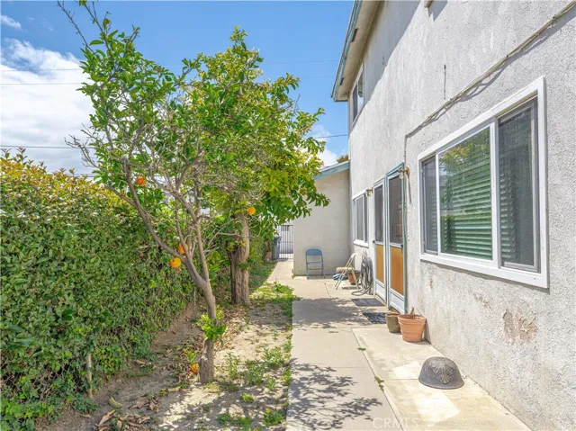 10921 Walnut, Los Alamitos, California 90720