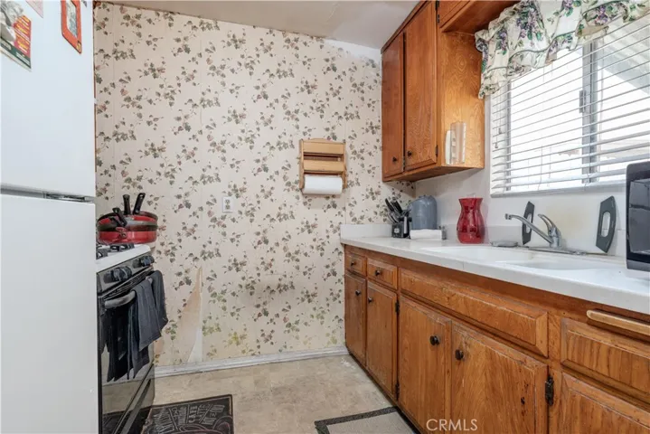 10921 Walnut, Los Alamitos, California 90720