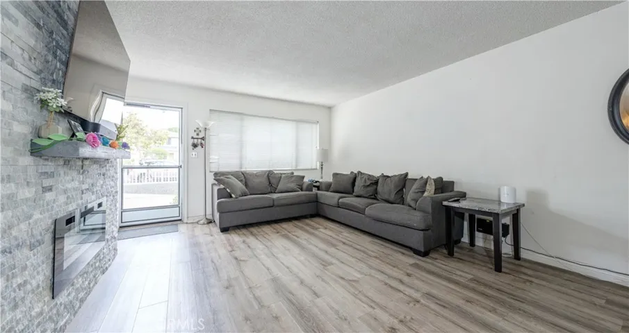 10921 Walnut, Los Alamitos, California 90720