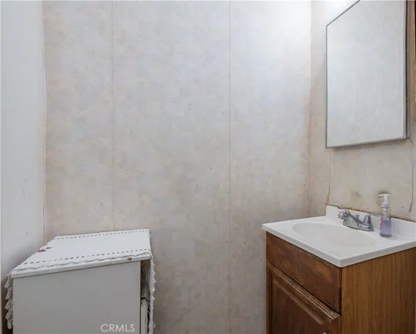 10921 Walnut, Los Alamitos, California 90720