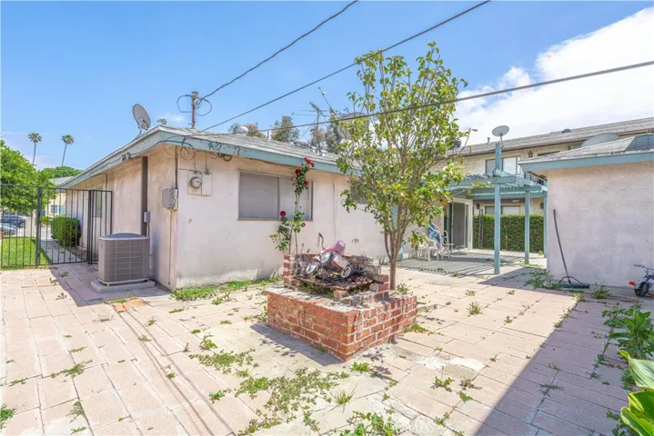10921 Walnut, Los Alamitos, California 90720