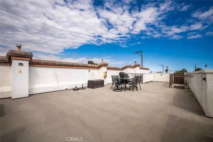 Common area rooftop patio