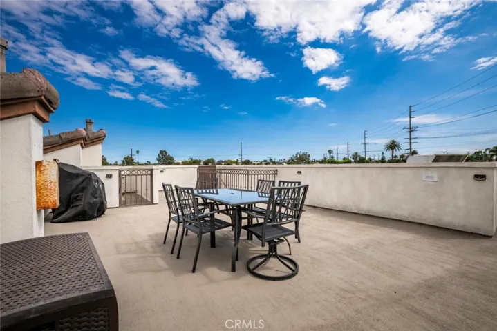 Common area rooftop patio