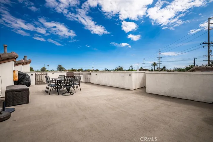 Common area rooftop patio