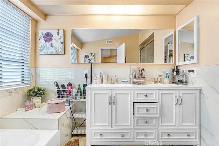 20737 Roscoe Boulevard 203, Winnetka, California 91306