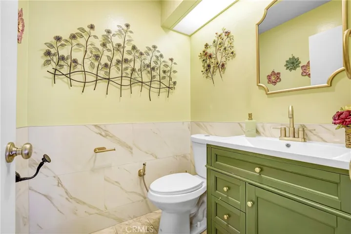 20737 Roscoe Boulevard 203, Winnetka, California 91306