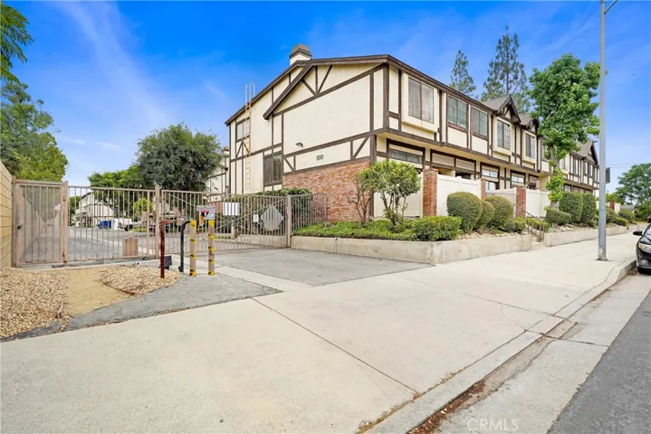 20737 Roscoe Boulevard 203, Winnetka, California 91306